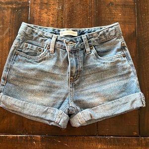 Girls Levi’s denim shorts